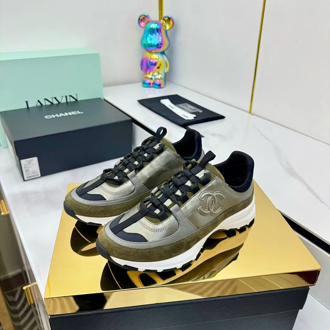 👟👟Ex-factory price 600👟👟High quality! ! ! CHANEL Chanel 25A latest thick-soled casual sports shoes. The counter is synchronized. The counter is very popular. It is a shoe that is very difficult to buy. The most popular thick-soled casual shoes on the Internet. As you can imagine, the most popular thick-soled casual shoes can not be missed. It has both good looks and comfort. Simple and versatile. The thick sole increases the height and is super versatile. Whoever wears it will look better. Upper: cowhide stitching. Lining: breathable mesh. Outsole: TPU original outsole. Size: 35-41 👉